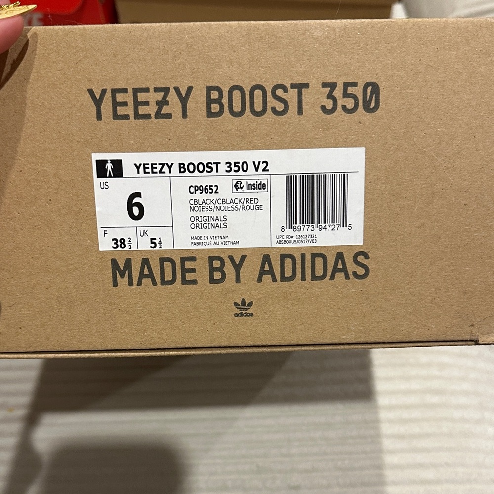 SUMMER SALE adidas Yeezy Boost 350 V2 in Black Red - Picture 5 of 6